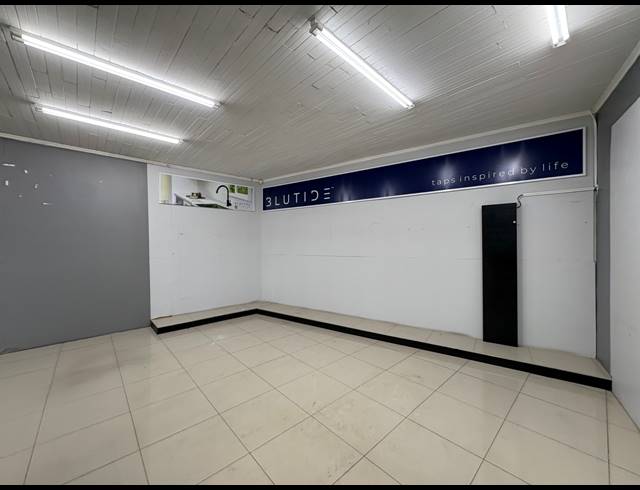 475M² SHOWROOM TO LET IN PAARDEN EILAND